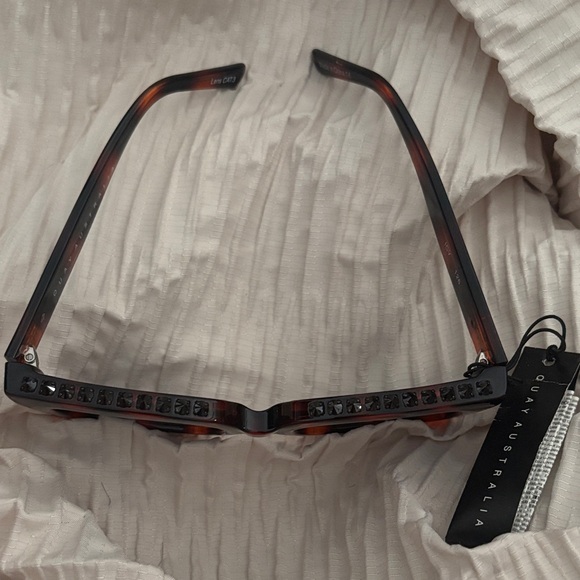 Quay Australia Tortoise Style Punk Glasses - Picture 5 of 6